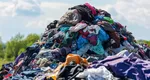 Hainele se vor scumpi de anul viitor. Se va plăti o ecotaxă pentru reciclarea eficientă a acestora: „99% din toate textile ajung să fie aruncate la groapa de gunoi”