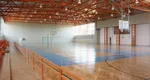Terenul de sport, transformat în sală de detenție, într-un liceu din Suceava. Elevii care deranjează orele, puși să facă flotări și genuflexiuni