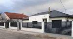 Lege pentru românii care locuiesc la curte. Riscă amenzi uriașe dacă nu respectă asta
