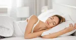 Cum poţi scăpa de „colăceii” neplăcuţi în somn. Ceaiurile care ard grăsimea cât timp dormi
