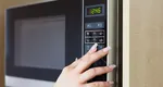 Chimie în bucătărie. Care sunt cele două lichide ce nu trebuie încălzite în cuptorul cu microunde