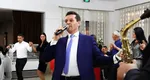 Un primar din Mehedinţi cântă la nunţi şi botezuri. Câţi bani face din lăutărie, pe lângă salariul de 11.000 de lei de la stat VIDEO