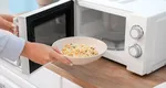 Butonul secret de la cuptorul cu microunde. Cum scapi de zgomot atunci când îți încălzești mâncarea