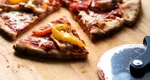 Cea mai simplă și rapidă pizza de casă. E pufoasă la interior și crocantă la exterior