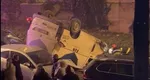 Accident spectaculos în Cluj. O dubă condusă de un curier s-a răsturnat peste alte două mașini, două persoane fiind rănite
