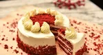 Cu ce să însiropezi blatul de tort. Secretul care transformă orice blat sec într-un desert umed și aromat