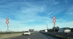 Confuzie pentru şoferi pe autostradă. Trei semne de circulaţie care au provocat amenzi pentru viteză