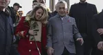 Călin Georgescu vine cu soţia la mitingul din Piaţa Victoriei. Apel pentru români: „Ţara are nevoie de noi toţi!”