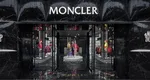 Moncler a atins un nou record de vânzări. Brandul italian de lux a vândut haine în valoare de 3 miliarde de euro
