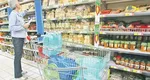 Un aliment nesănătos consumat în cantităţi industriale de români s-a scumpit. Urmează alte scumpiri în supermarket-uri