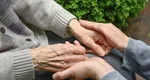 Cum se poate încasa pensie triplă! Cine sunt seniorii români care pot primi lunar pe card cel puţin 2.500 de euro