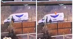 VIDEO Metoda „Aruncă și fugi” folosită de curieri i-a amuzat teribil pe internauți: „Livrare aeriană, fără drone!”