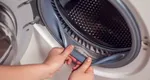 Cum cureți mucegaiul din cuva mașinii de spalat rufe. Un ingredient care face minuni