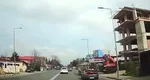 Un Porsche de 200.000 de euro s-a făcut praf după ce a intrat direct într-o platformă oprită. Şoferul şi pasagerul erau la un pas să moară ca în Final Destination VIDEO