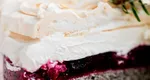 Bezea cu fulgi de migdale, jeleu de fructe – prăjitura Nor de vișine este pe placul tuturor