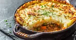 Reţete de Paşti: Plăcintă cu carne de miel, brânză şi urzici. Bonus: Rulouri din file de şalău