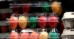 Ouă roșii oprite de la vânzare de comisarii ANPC, în Carrefour Mega Mall