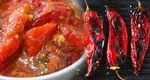 Mâncărică de ardei copți cu roșii și usturoi. Rețeta delicioasă fără carne pe care trebuie să o încerci până la Paște