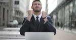 SONDAJ – 85 la sută dintre angajații primesc beneficii extrasalariale. Șapte din zece oameni au prime de Paște și Crăciun