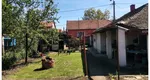 Legea pe care trebuie să o respecte românii ce au casă la curte. Sunt obligați să obțină acordul vecinilor pentru a evita conflictele