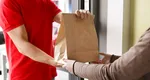 Câți bani câștigă un livrator de mâncare în Timișoara. Suma nu este deloc de neglijat