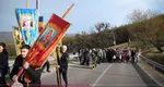 VIDEO La Mănăstirea Hadâmbu, lângă Iași, pelerinii iau la pas un deal și parcurg simbolic Drumul Crucii