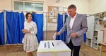 Klaus Iohannis, alături de Carmen Iohannis la vot. Înainte a mers la slujbă, la biserică
