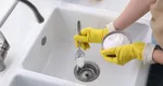 Trucul care te ajută să desfunzi chiuveta instant! Cele 3 ingrediente din bucătărie care fac minuni