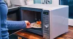 Dispare cuptorul cu microunde. Motivul pentru care aparatul electrocasnic preferat de români ar putea fi înlocuit