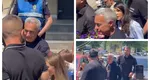 Călin Georgescu, așteptat cu flori de susținători la sediul Poliției Ilfov. Oamenii scandau: ”Călin Georgescu, te iubim”