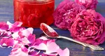 Rețetă tradițională pentru dulceață de trandafiri. Poate fi preparată ușor acasă