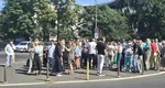 Angajații Guvernului sunt revoltați de tăierea sporurilor. Protest înainte de ședința de Guvern