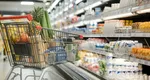 Românii iau cu asalt magazinele şi benzinăriile înainte de scumpirile de vineri, 1 august. Supermarketurile se întrec în oferte pentru a-şi păstra clienţii