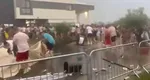 Furtuna a făcut prăpăd la Timișoara! Copac prăbușit peste un tânăr, oameni răniți de corturi și prelate smulse de vânt la un concert VIDEO