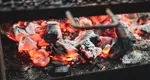 Ce tip de cărbuni pentru grătar oferă gust autentic și flacără stabilă