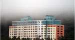 Orașul în care toți oamenii locuiesc în același bloc! Singura cale de ieșire, un tunel săpat prin munte. Dezvăluirile făcute de un român care locuiește în acest loc de 3 ani