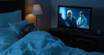 De ce nu trebuie să dormi cu televizorul deschis. Consecințe grave, renunță până nu e prea târziu!