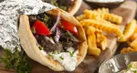 Care este prețul unui gyros în stațiunea grecească adorată de toți românii. Costurile, mult mai mari decât în țară