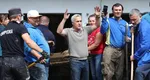 Călin Georgescu dă la lopată cot la cot cu sinistrații din Broșteni: „Veniți toți să îi ajutăm pe frații noștri de pe Valea Bistriței” FOTO