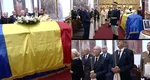 Imaginea zilei la funeraliile lui Ion Iliescu. Prim-ministrul Ilie Bolojan, pe rândul al doilea, flancat de foștii premieri Marcel Ciolacu și Theodor Stolojan. Le-au luat fața foștii premieri de stânga Viorica Dăncilă, Nicolae Văcăroiu și Adrian Năstase