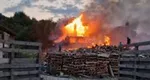 VIDEO Incendiu devastator în Râșnov. Un grajd a fost înghițit de flăcări, iar riscul de extindere este major