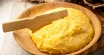 Secretul gospodinelor pentru mămăligă gustoasă și sănătoasă: Nu trebuie gătită doar în apă!