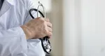 Cât trebuie să plătească românii neasigurați pentru o vizită la medic, de la 1 august. O zi de spitalizare costă mai mult decât pensia medie