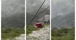 VIDEO Ninsoare în plină vară, vremea a luat-o razna. Imagini rare surprinse la peste 2.300 m altitudine în Munşţii Rodnei. Cupola de foc cu aproape 40 de grade C revine la sfârşitul săptămânii viitoare