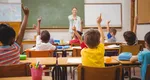 Profesorii protestează împotriva măsurilor Guvernului Bolojan, dar îşi păstrează un drept salarial. Angajaţii din Educaţie încasează în continuare bonusul de 800 de lei