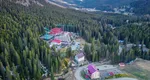 Singura stațiune din România care se află într-un parc natural. În acest loc, te bucuri de priveliști spectaculoase, care îți taie respirația