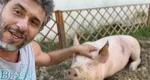 VIDEO Dragoș Bucur și aventurile de la țară: Are o scroafă care latră!