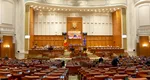 AUR vrea imnul și rugăciunea în școli, iar Bănescu vine cu o replică tăioasă: „Pare visul de aur al oricărui elev și profesor”. Ce spun internauții?
