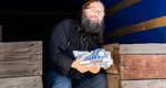 Îngerul păzitor al copiilor nevoiași: Preotul care ajută, an de an, 10.000 de elevi să meargă la școală cu demnitate: „Nu pot merge la școală cu o sacoșă și cu șlapi”