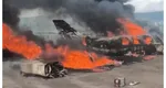 Avion prăbuşit pe aeroport, coliziunea a fost filmată. Pasagerii au murit în incendiul de la sol